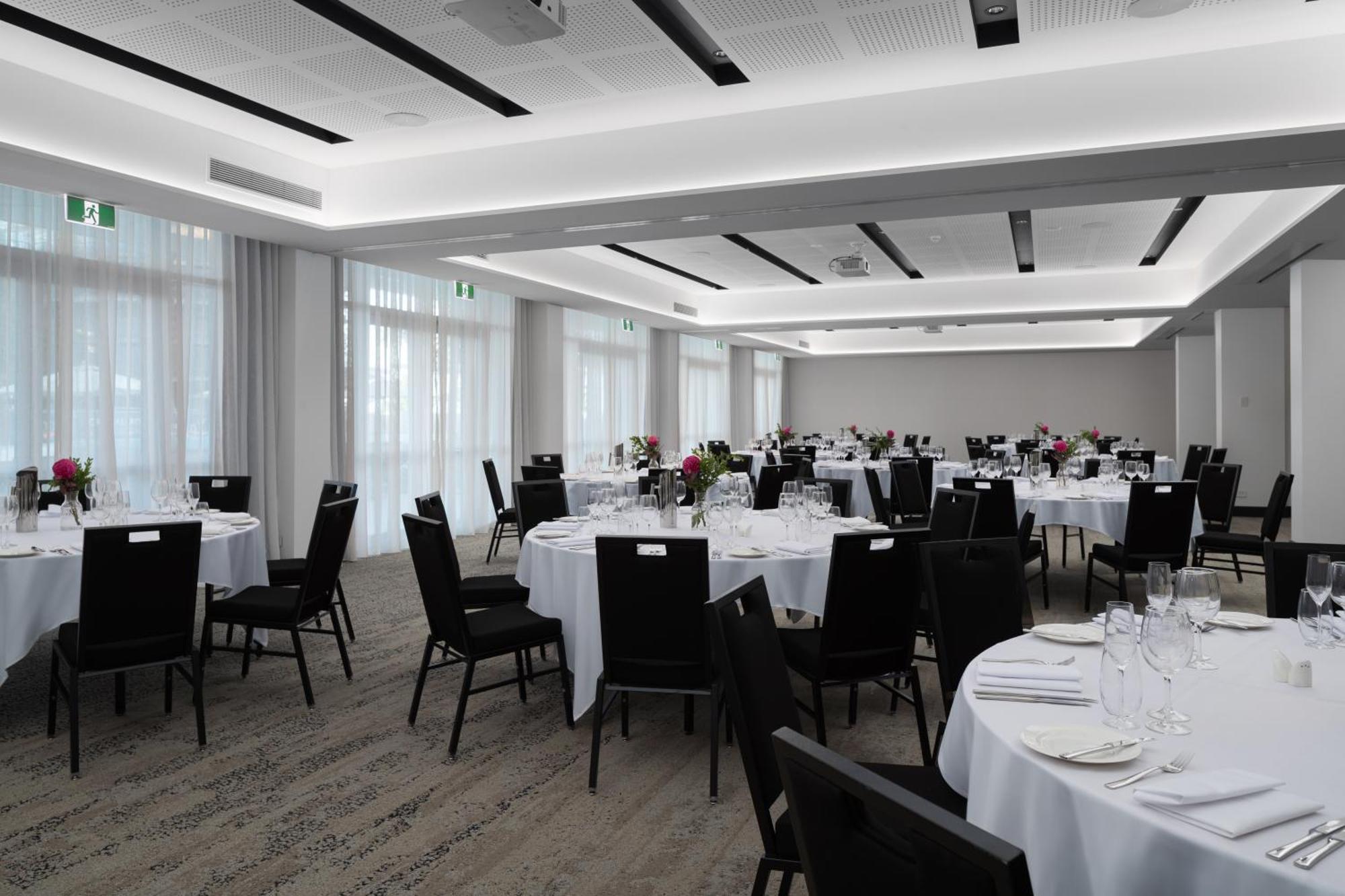Crystalbrook Riley Cairns Exterior foto The ballroom at the hotel