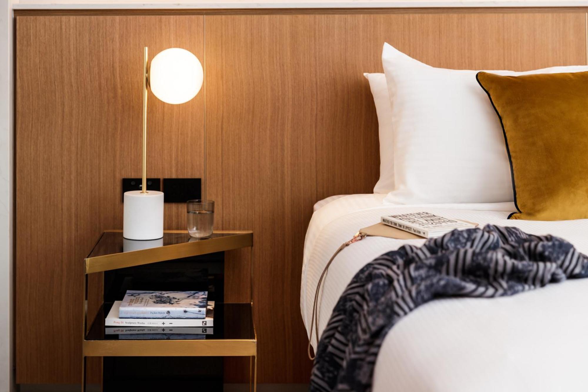 Crystalbrook Riley Cairns Exterior foto A bedroom at the hotel