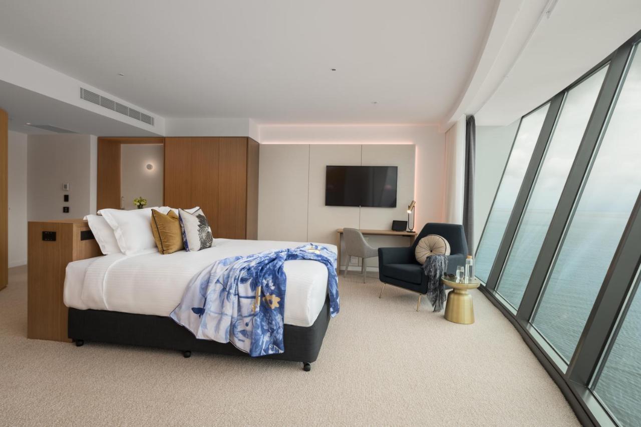 Crystalbrook Riley Cairns Exterior foto A bedroom at the hotel