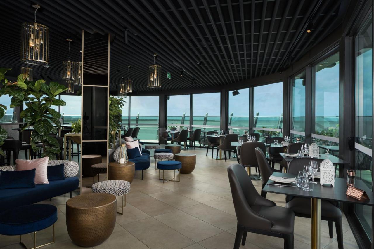 Crystalbrook Riley Cairns Exterior foto The restaurant
